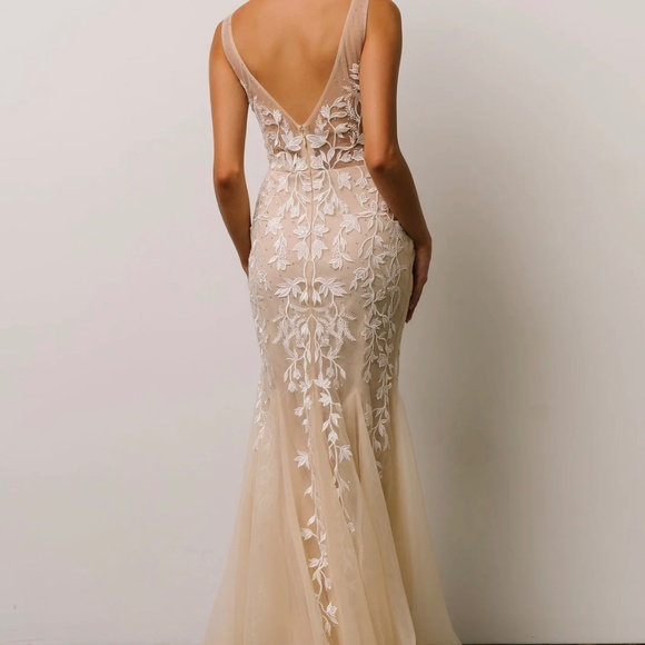 Baltic Born- Ivory & White gown - Picture 3 of 4